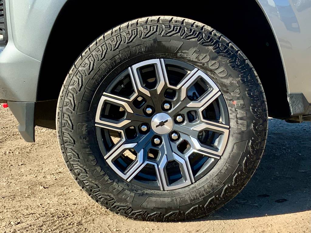 Thumbnail: 2024 Chevrolet Colorado - 31