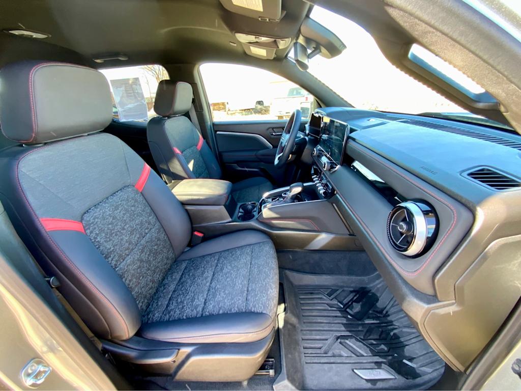 Thumbnail: 2024 Chevrolet Colorado - 11