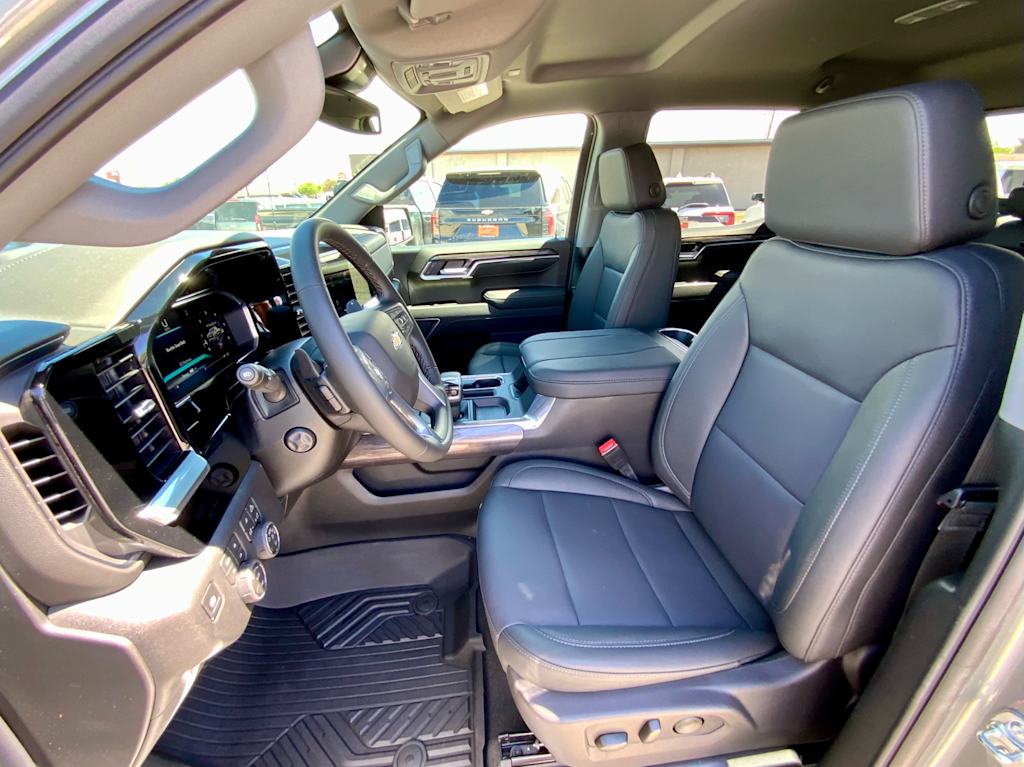 Thumbnail: 2026 Chevrolet Silverado 1500 - 10