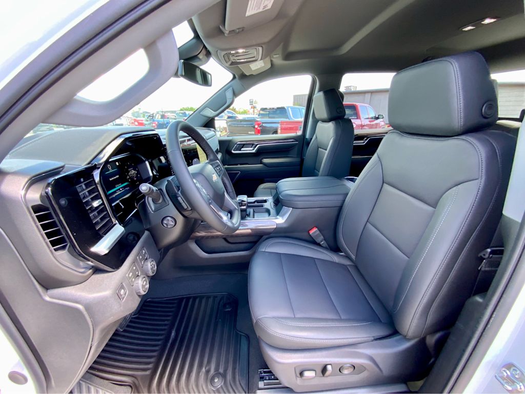 Thumbnail: 2026 Chevrolet Silverado 1500 - 10
