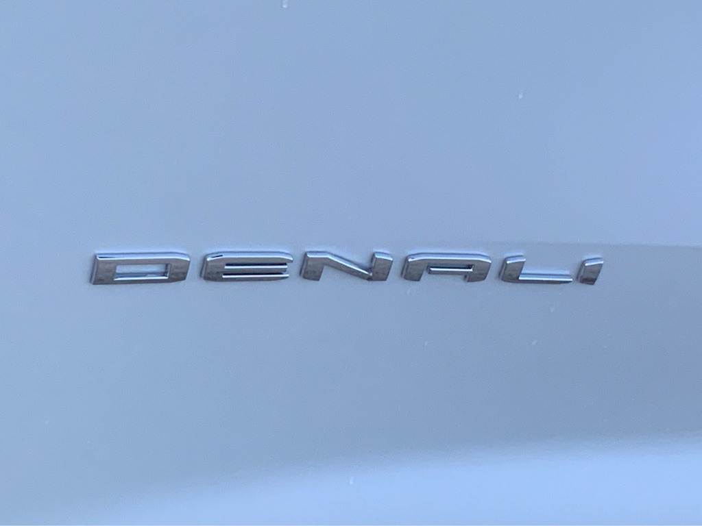 2024 GMC Acadia Denali 7