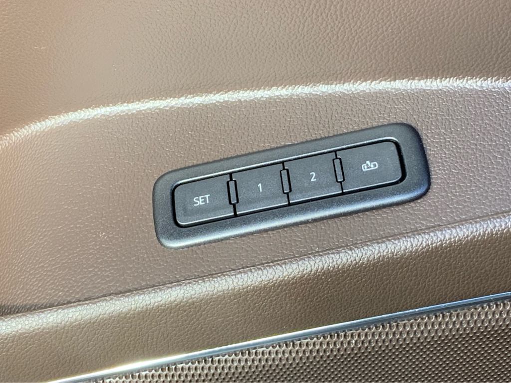 2019 GMC Yukon Denali 37