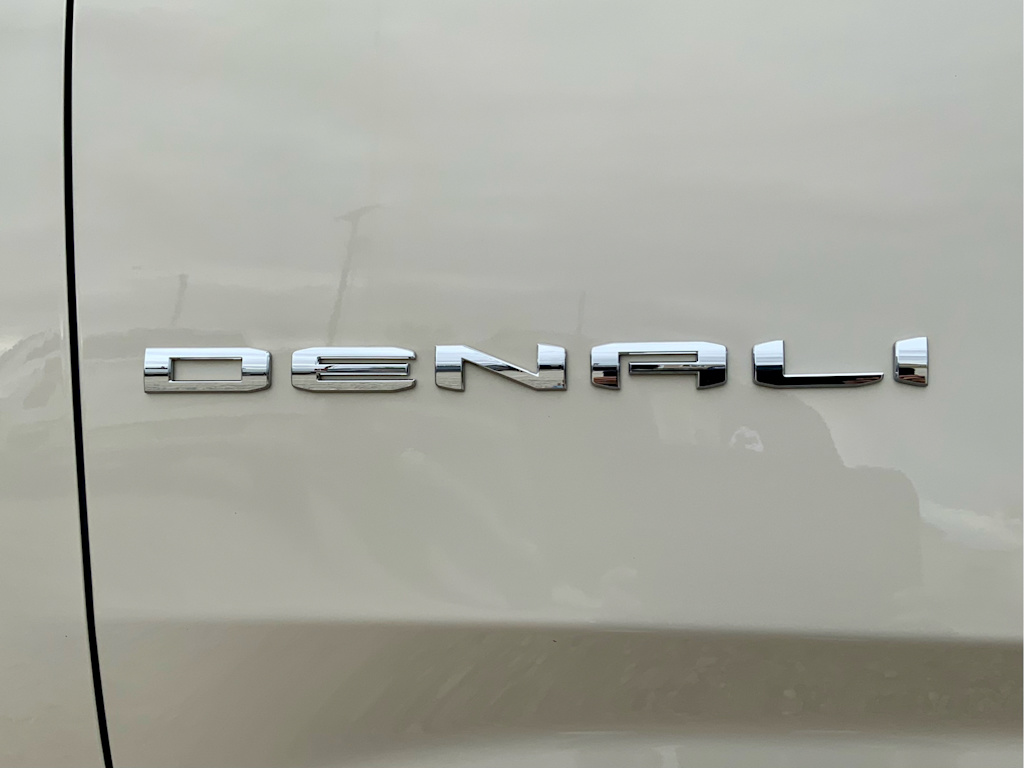2023 GMC Yukon Denali 33
