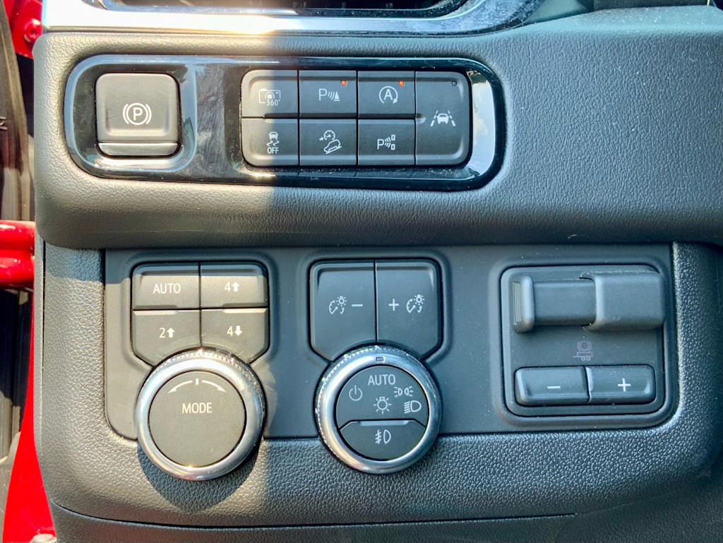 Thumbnail: 2026 GMC Yukon XL - 32