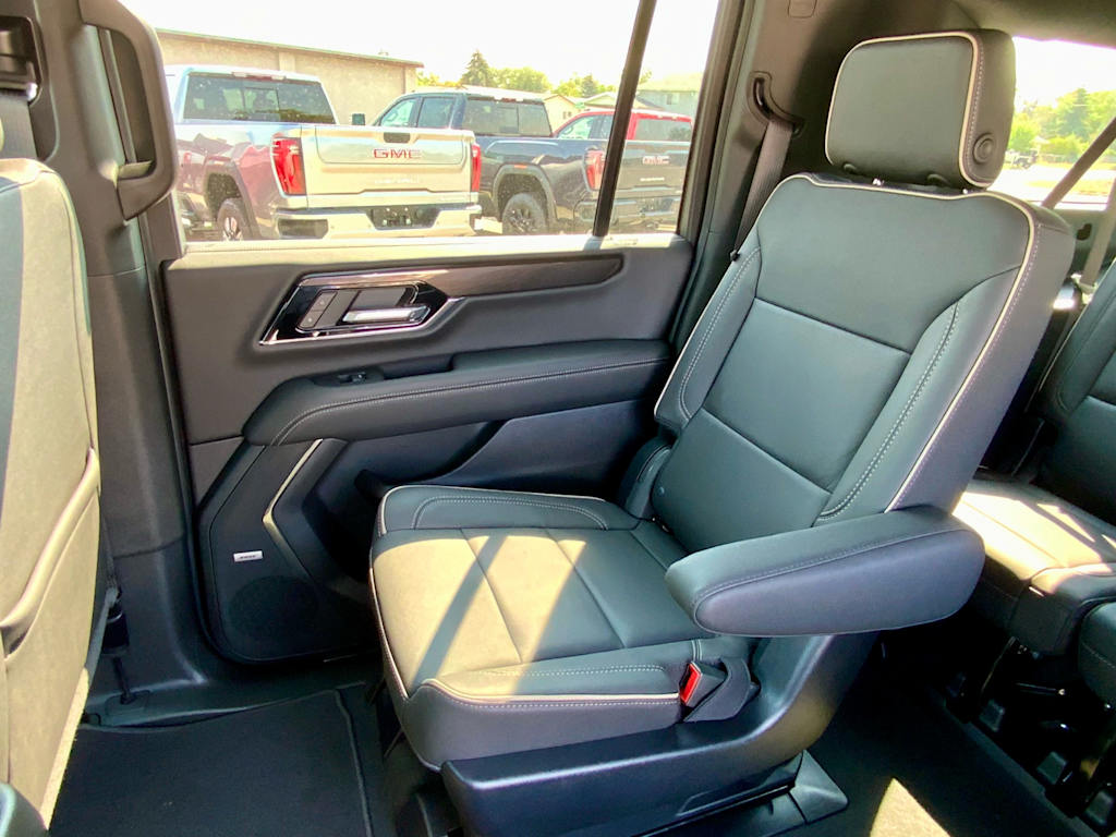 Thumbnail: 2025 GMC Yukon XL - 37