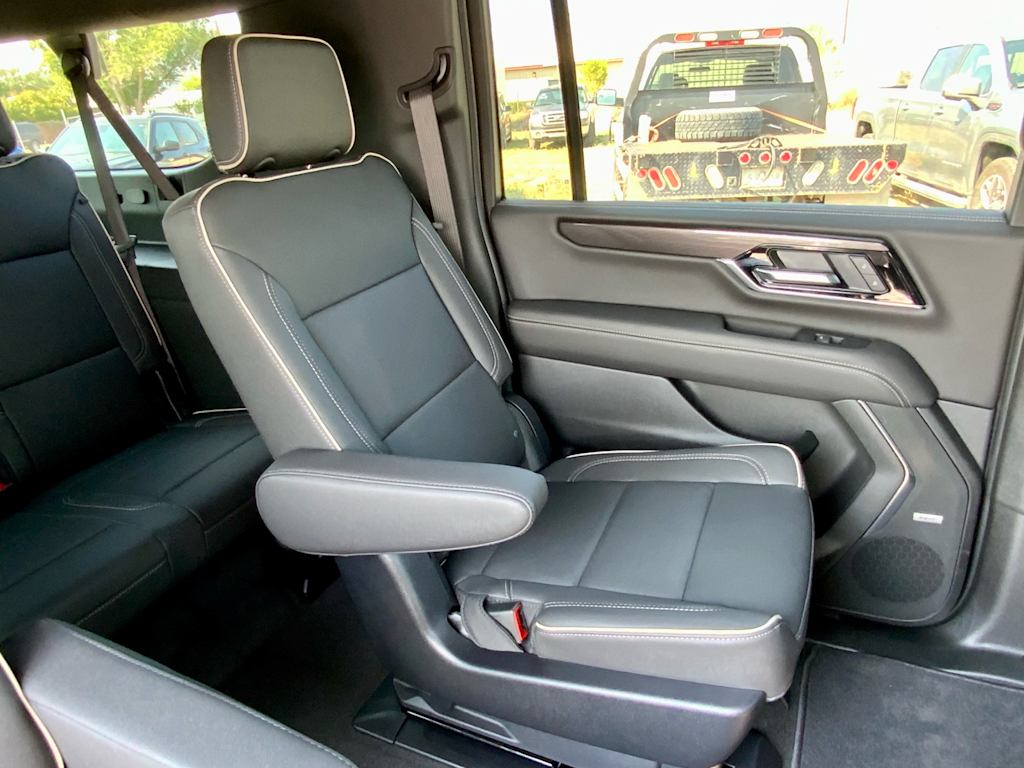 Thumbnail: 2025 GMC Yukon XL - 38