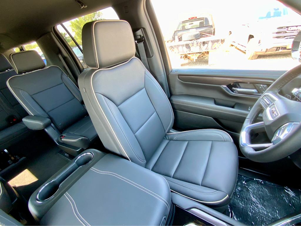 Thumbnail: 2025 GMC Yukon XL - 40