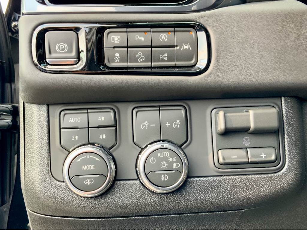 Thumbnail: 2026 GMC Yukon XL - 36