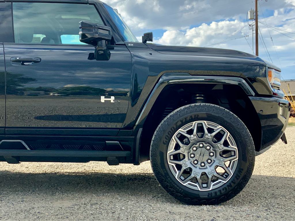 Thumbnail: 2025 GMC Hummer EV - 8