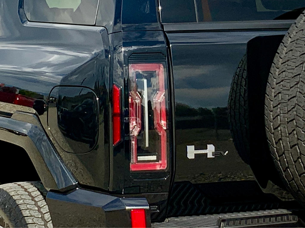 Thumbnail: 2025 GMC Hummer EV - 10