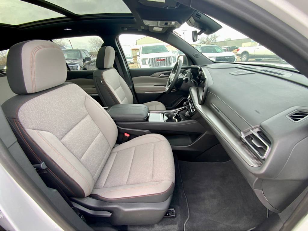 Thumbnail: 2024 Chevrolet Traverse - 9