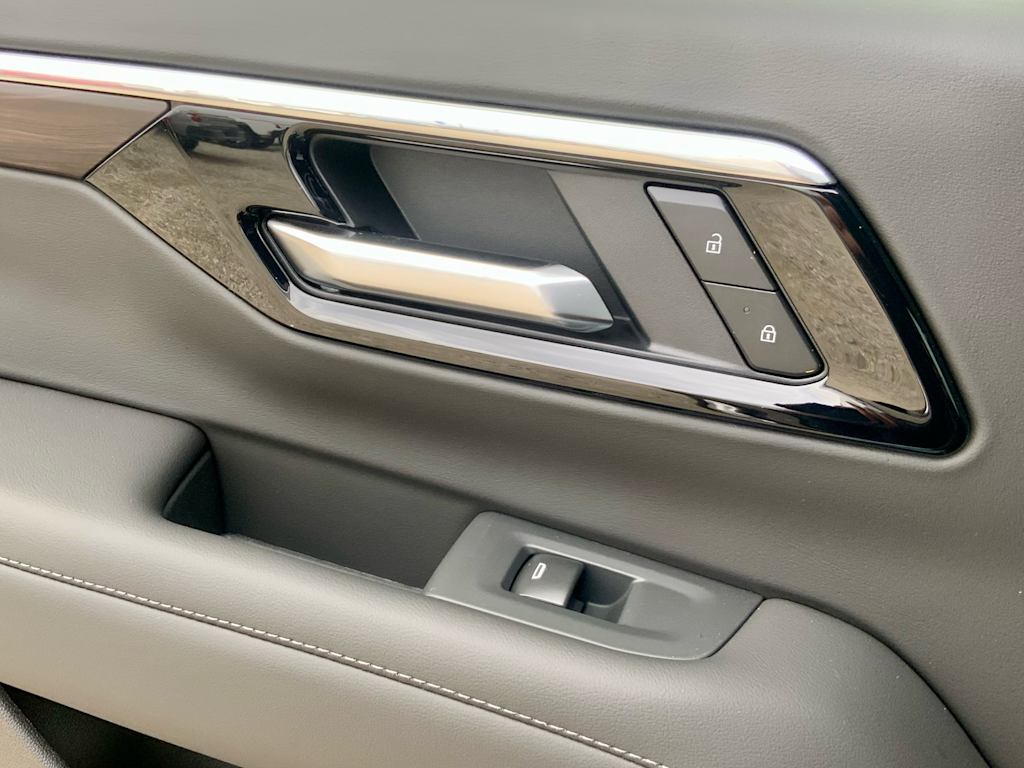 Thumbnail: 2026 Chevrolet Suburban - 47