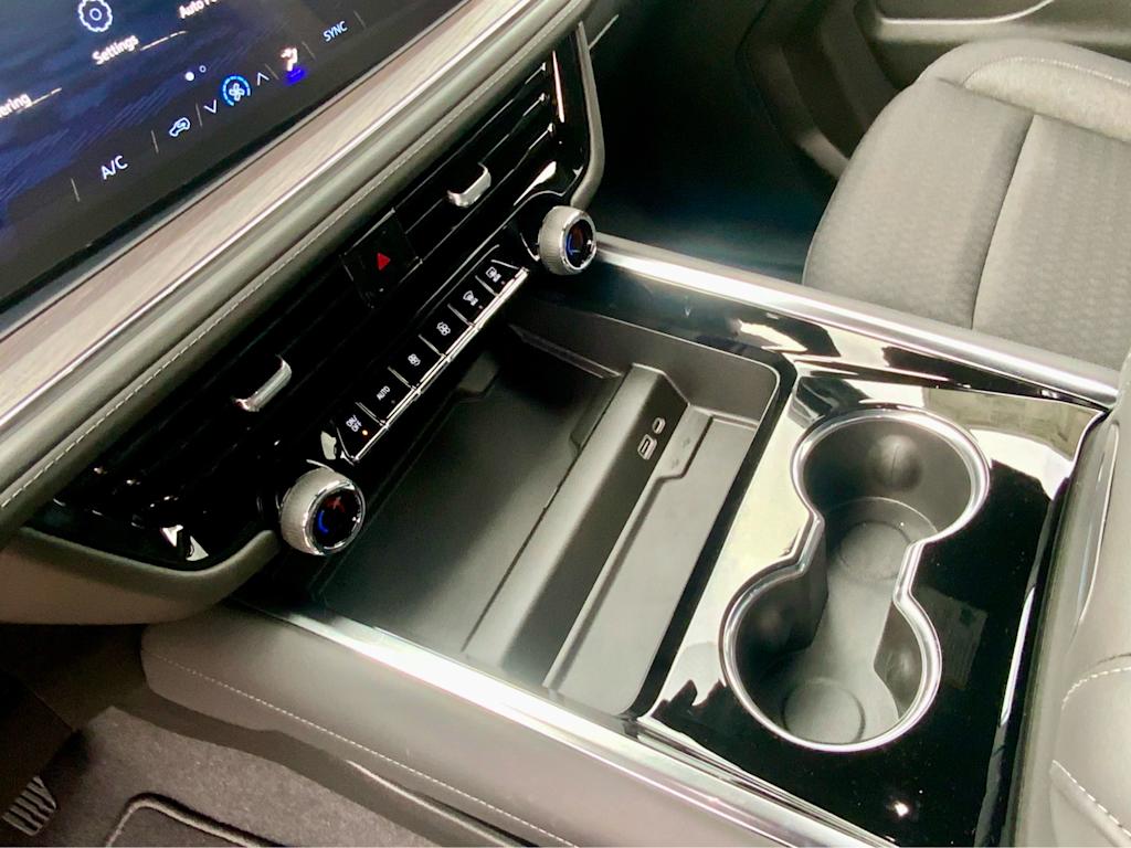 Thumbnail: 2026 Chevrolet Suburban - 43