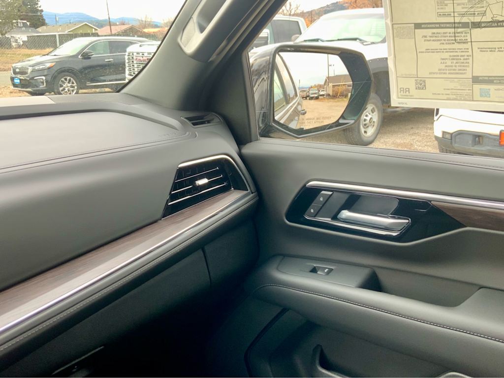 Thumbnail: 2026 Chevrolet Suburban - 37