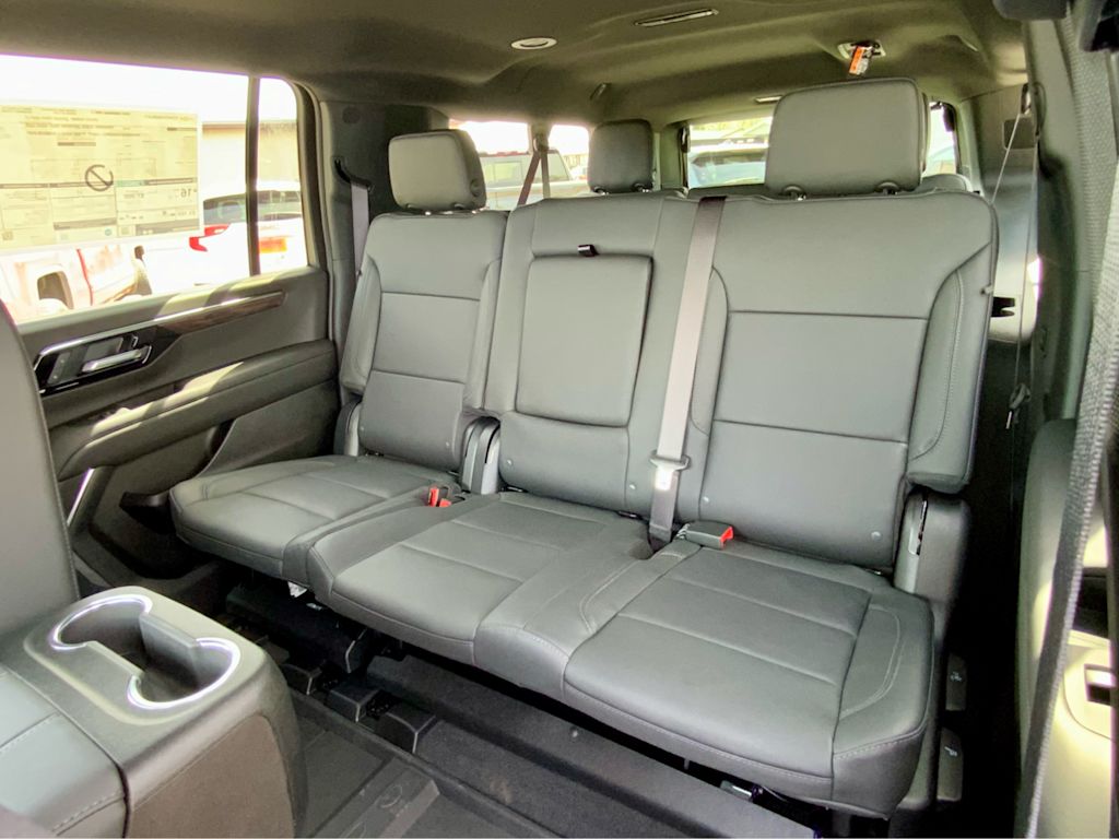 Thumbnail: 2026 Chevrolet Suburban - 33