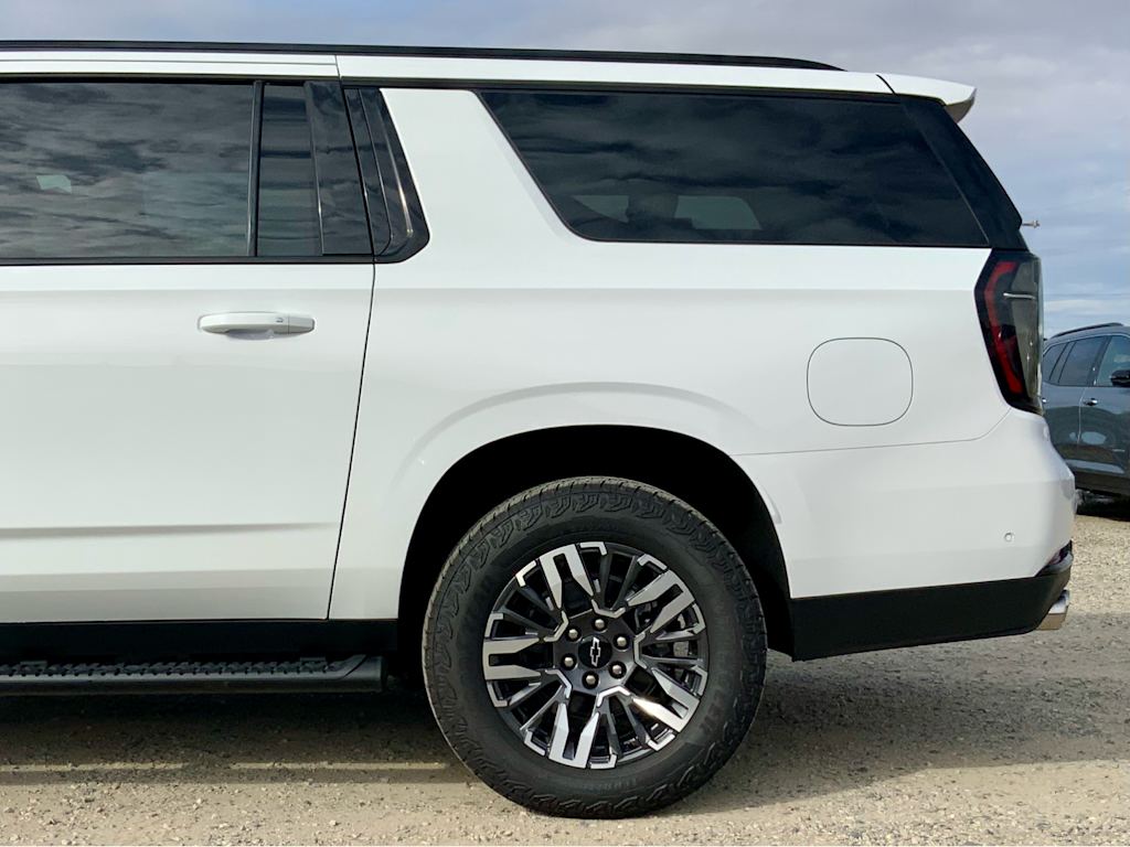 Thumbnail: 2026 Chevrolet Suburban - 8