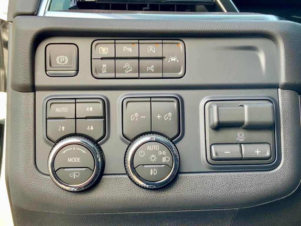Thumbnail: 2026 Chevrolet Suburban - 42