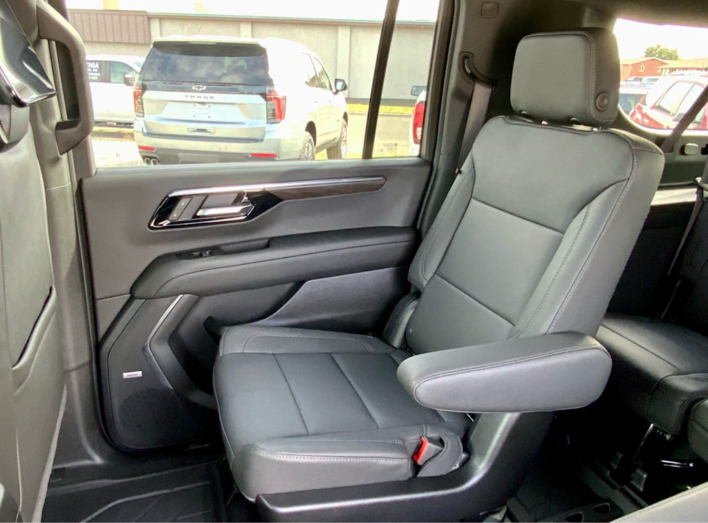 Thumbnail: 2026 Chevrolet Suburban - 32