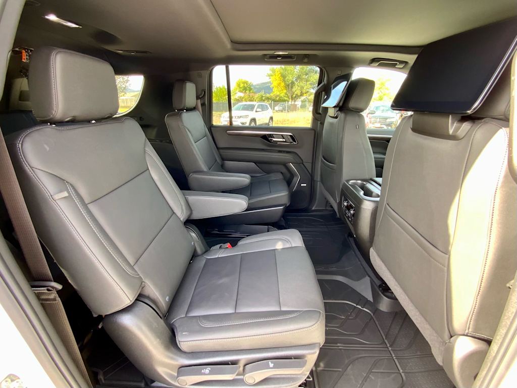 Thumbnail: 2026 Chevrolet Suburban - 31