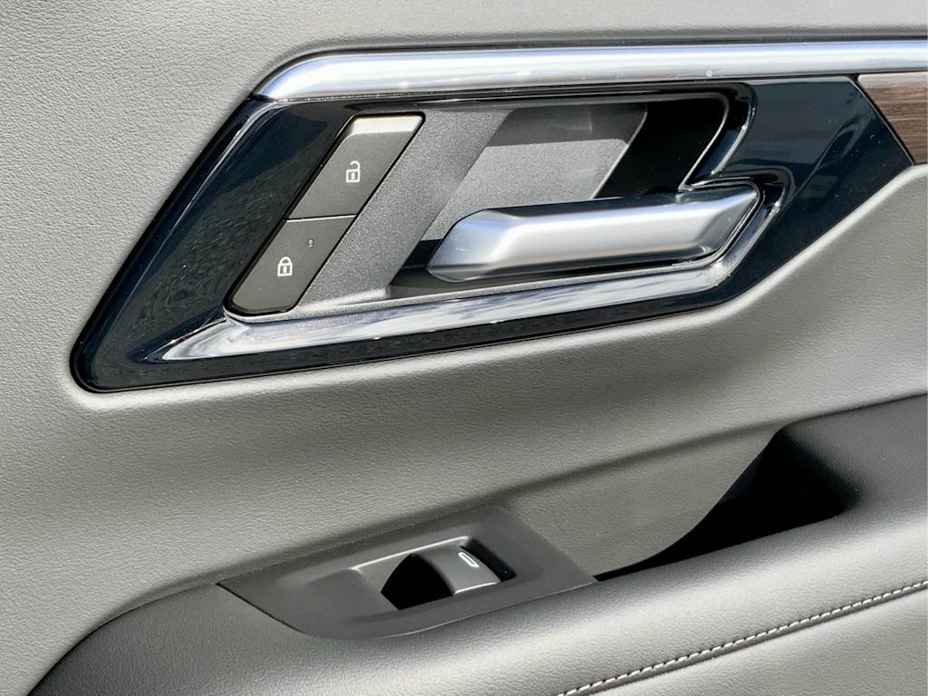 Thumbnail: 2026 Chevrolet Suburban - 46