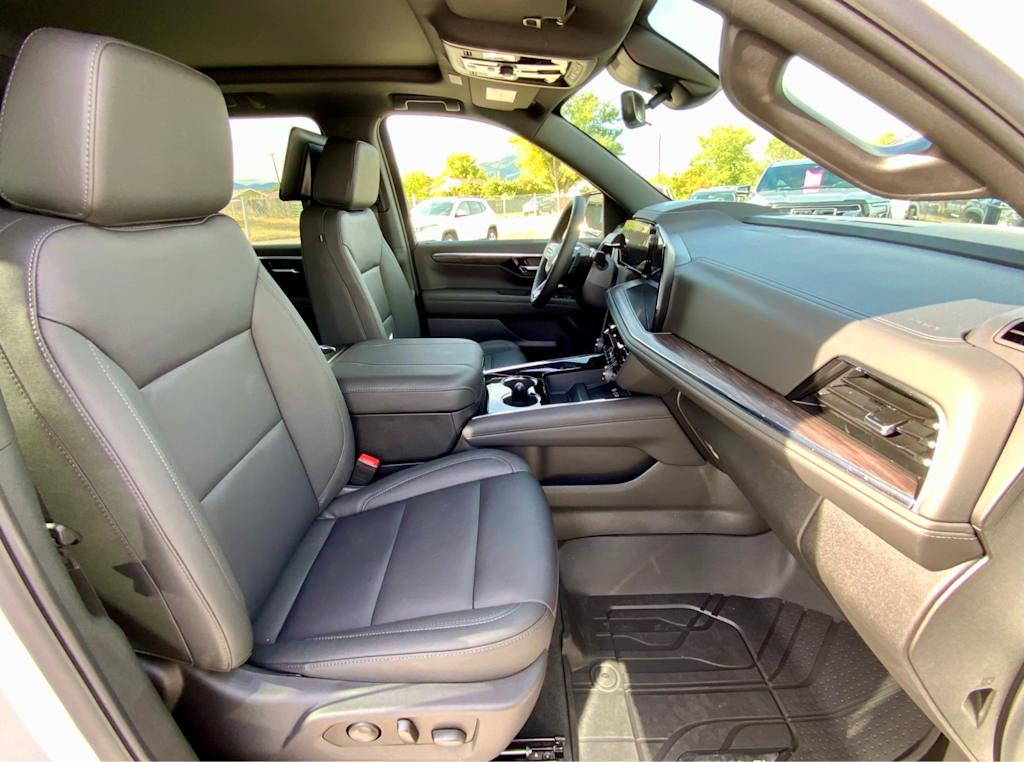 Thumbnail: 2026 Chevrolet Suburban - 11