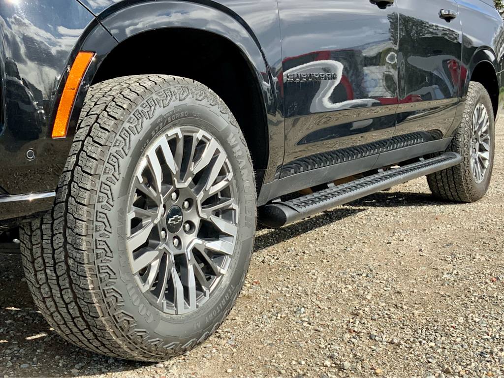 Thumbnail: 2025 Chevrolet Suburban - 8