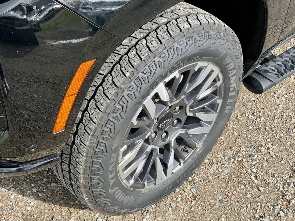 Thumbnail: 2025 Chevrolet Suburban - 28