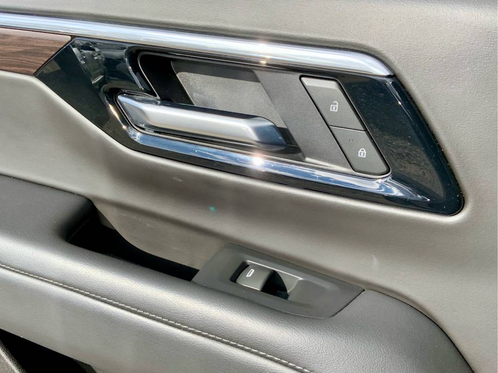 Thumbnail: 2025 Chevrolet Suburban - 49