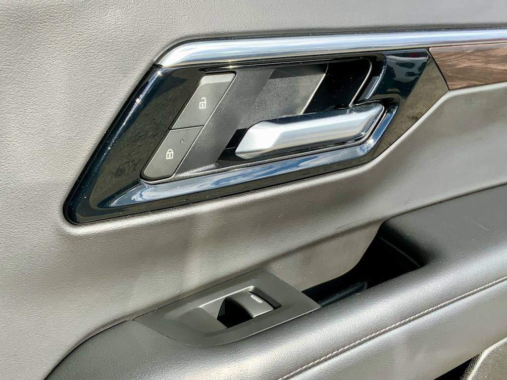 Thumbnail: 2025 Chevrolet Suburban - 50