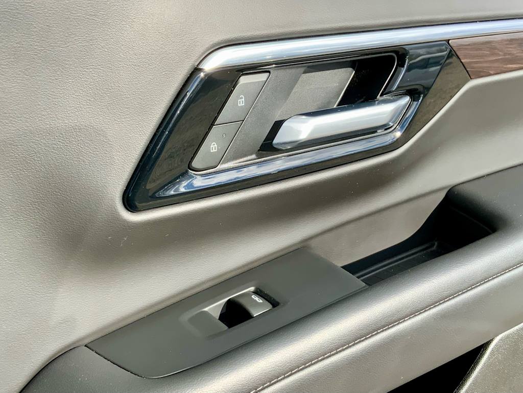 Thumbnail: 2025 Chevrolet Suburban - 48