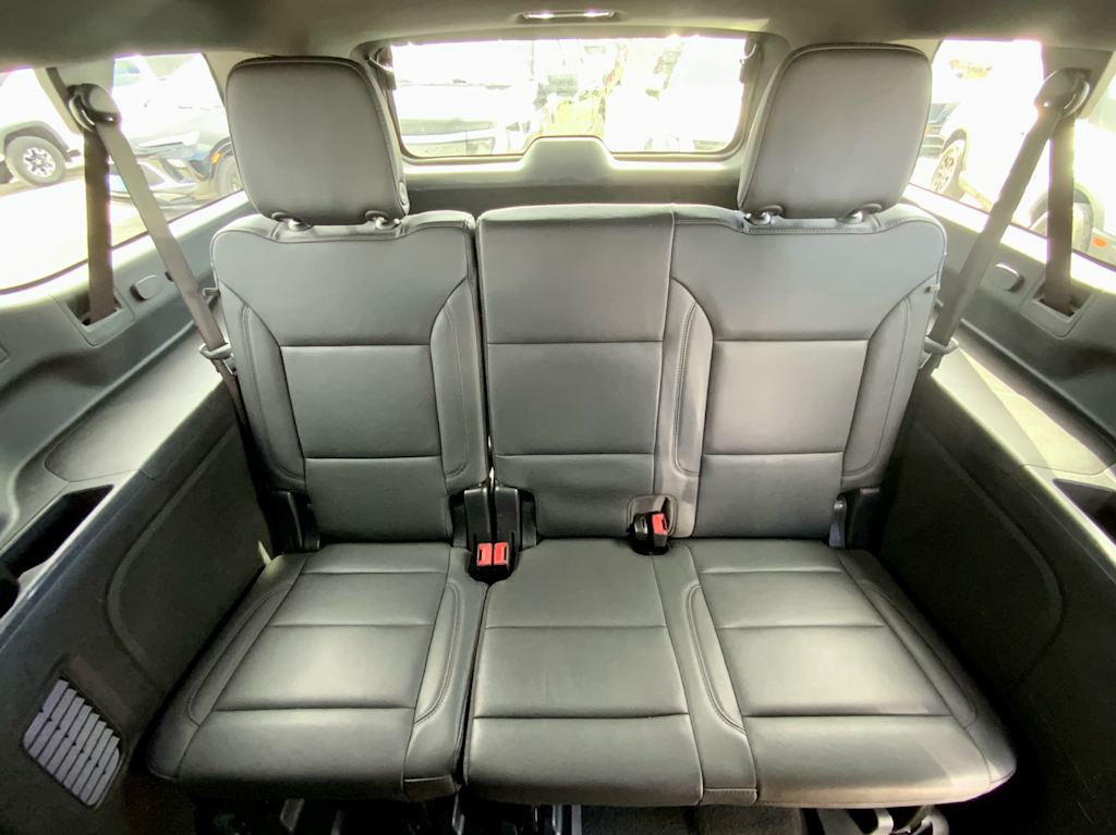 Thumbnail: 2025 Chevrolet Suburban - 32