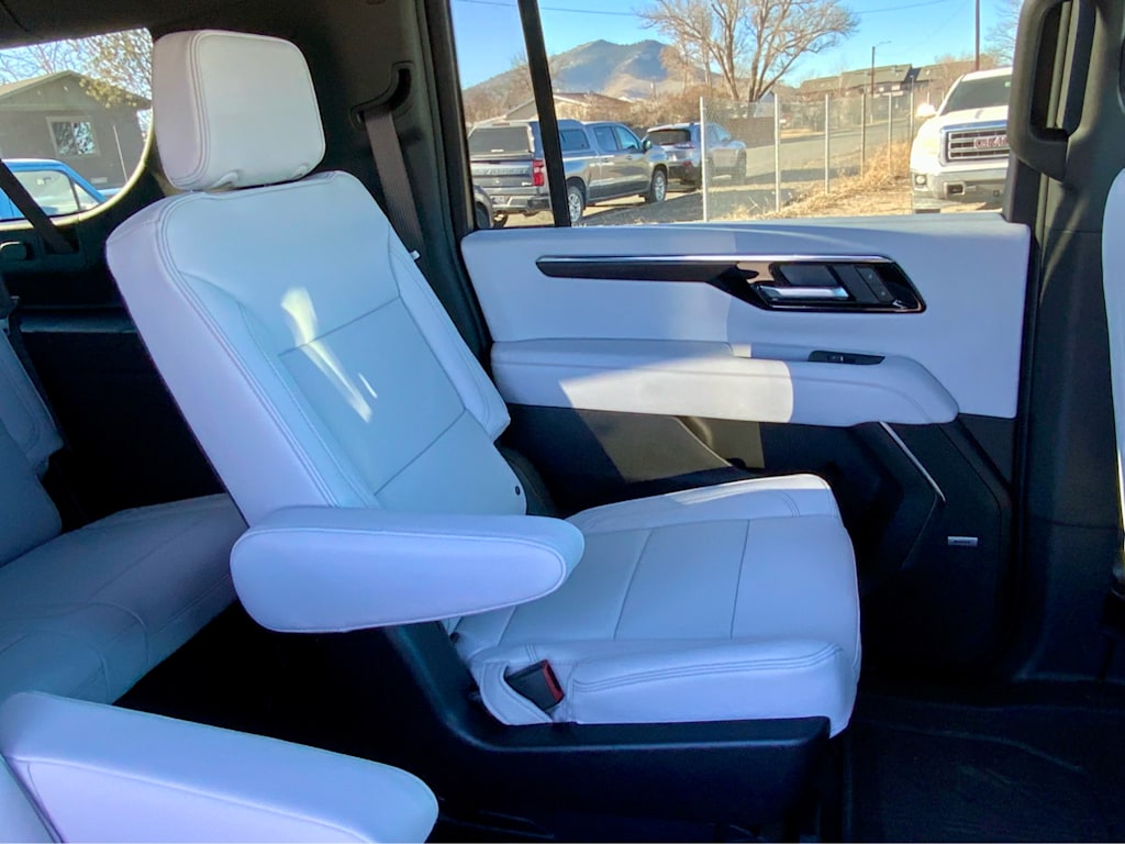 Thumbnail: 2026 Chevrolet Suburban - 34