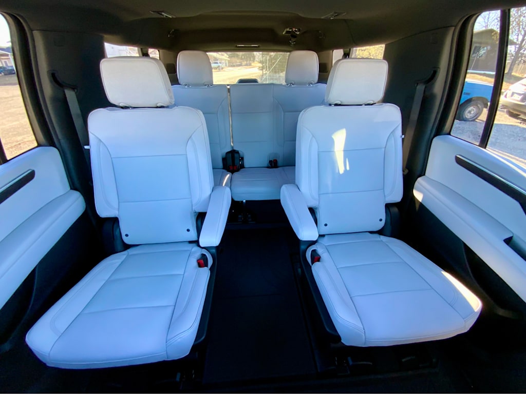 Thumbnail: 2026 Chevrolet Suburban - 38