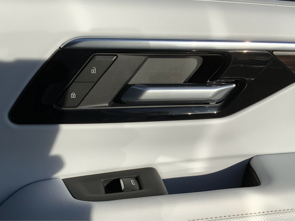 2025 Chevrolet Suburban Premier 31