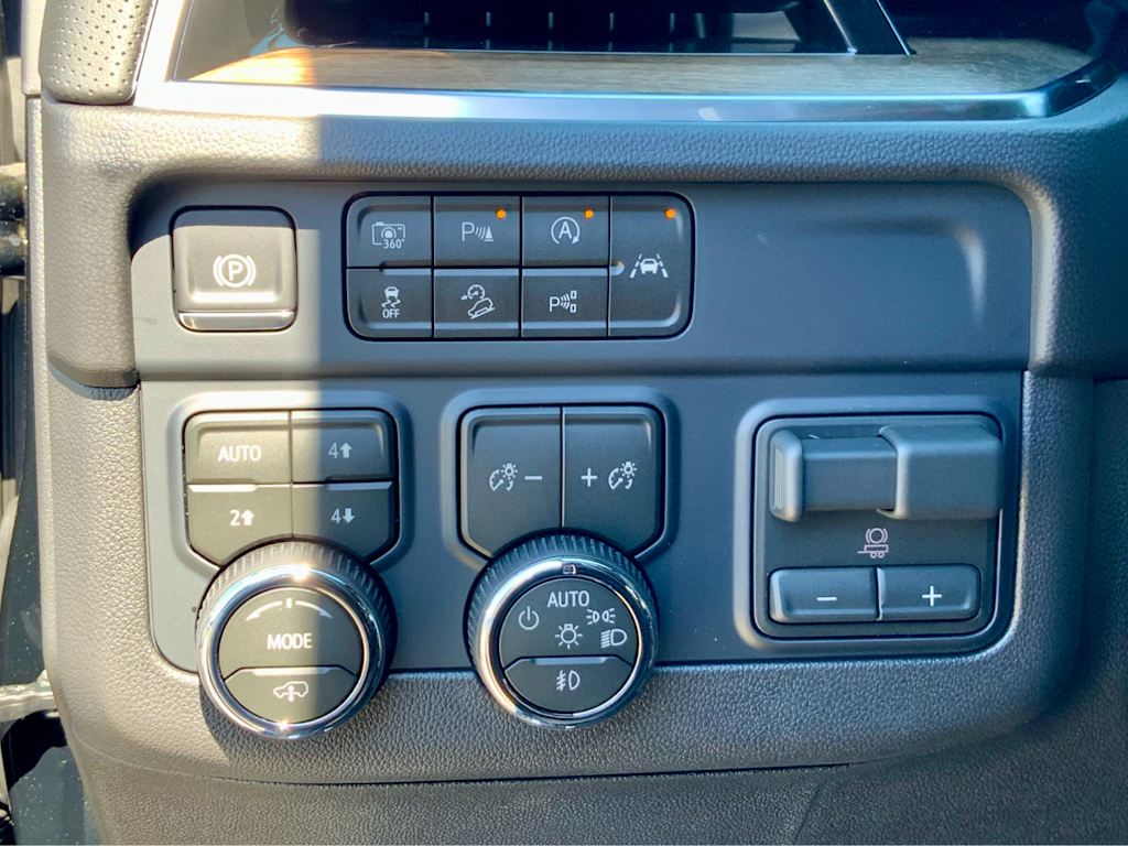 Thumbnail: 2026 Chevrolet Suburban - 40