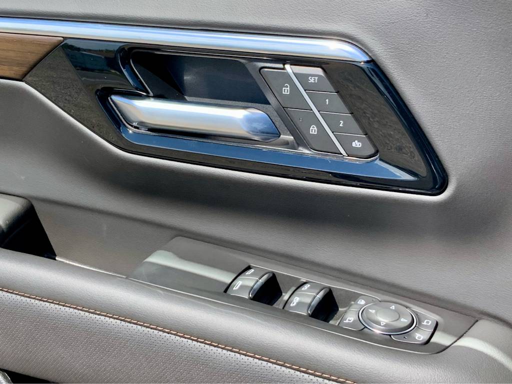 Thumbnail: 2026 Chevrolet Suburban - 41
