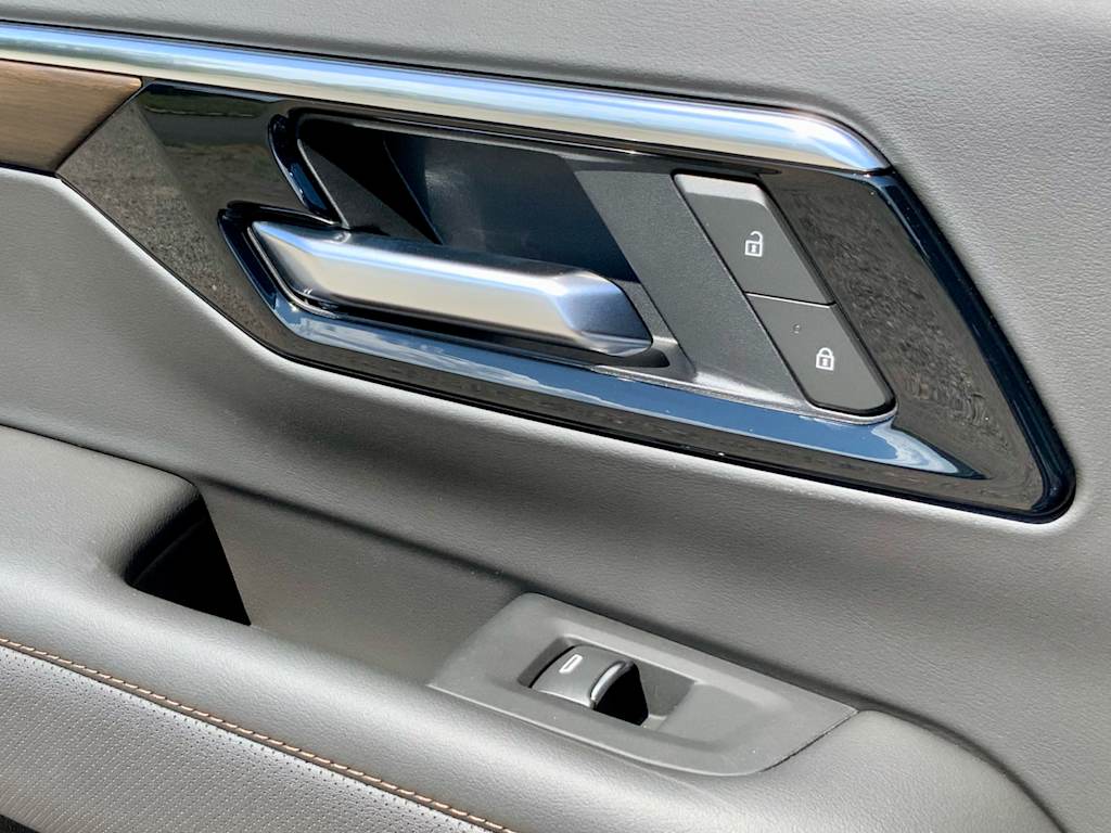 Thumbnail: 2026 Chevrolet Suburban - 43