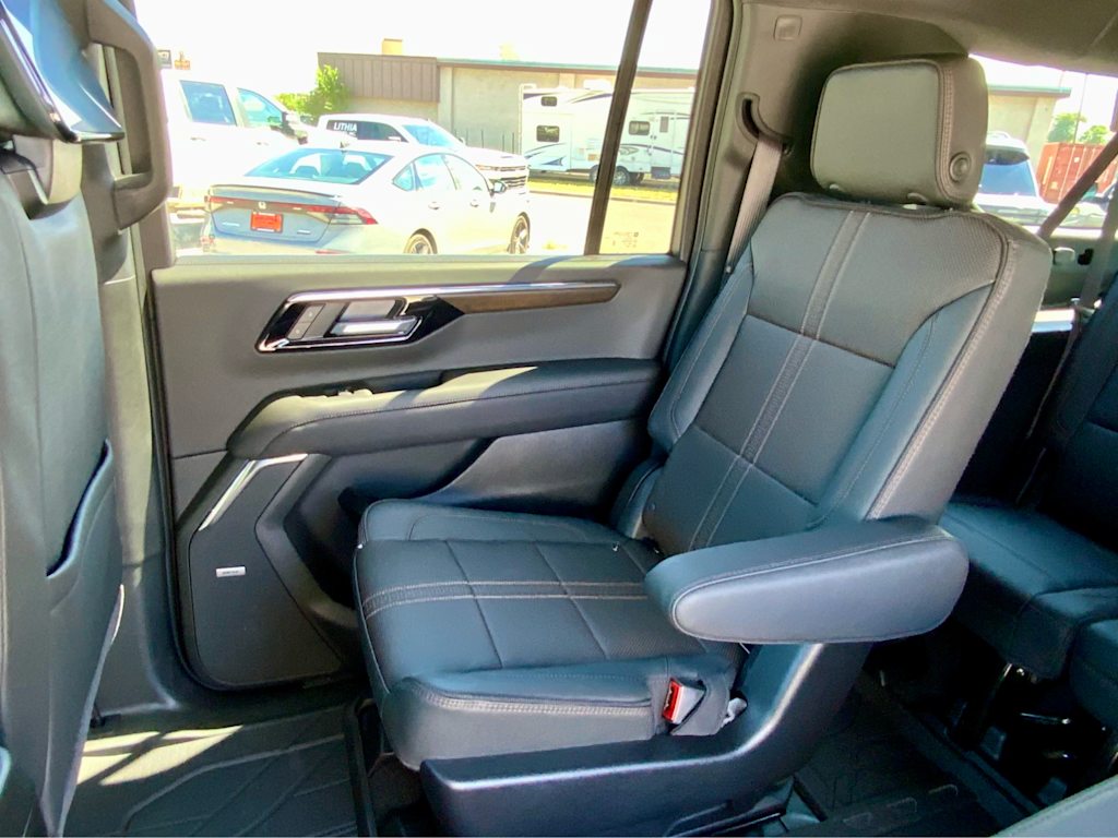 Thumbnail: 2026 Chevrolet Suburban - 31