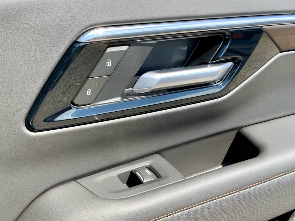 Thumbnail: 2026 Chevrolet Suburban - 44