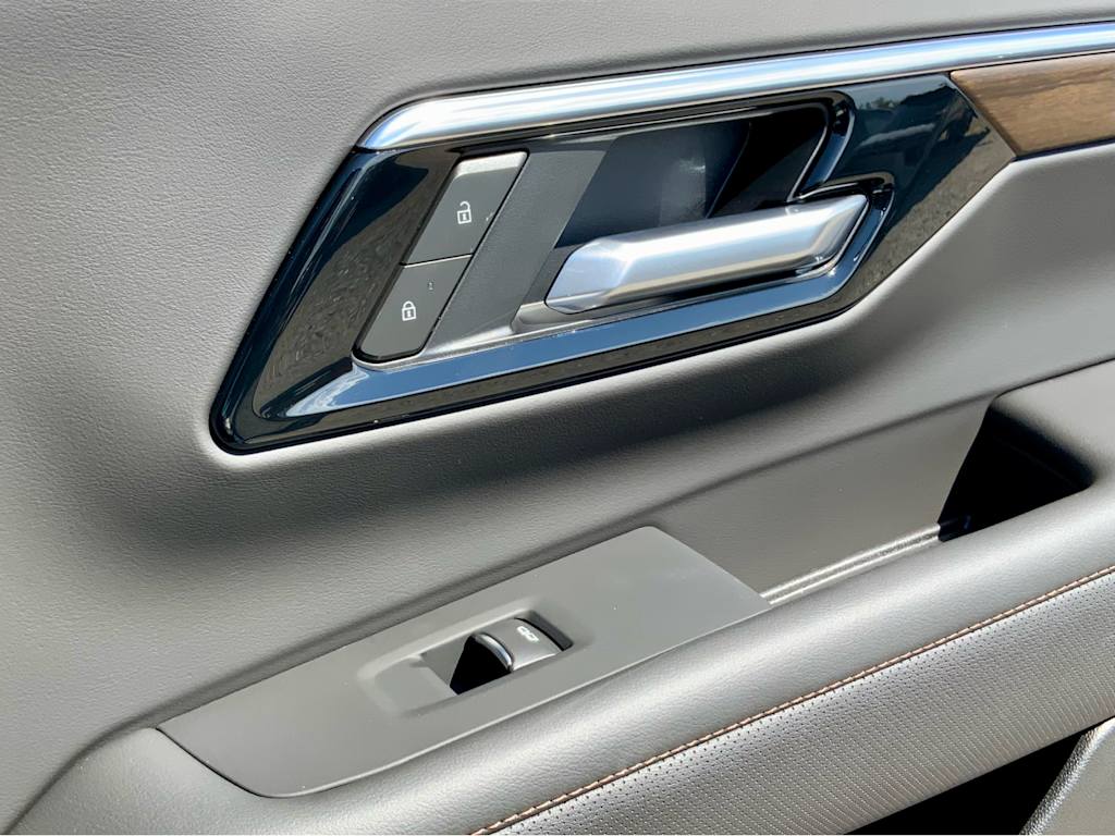 Thumbnail: 2026 Chevrolet Suburban - 42