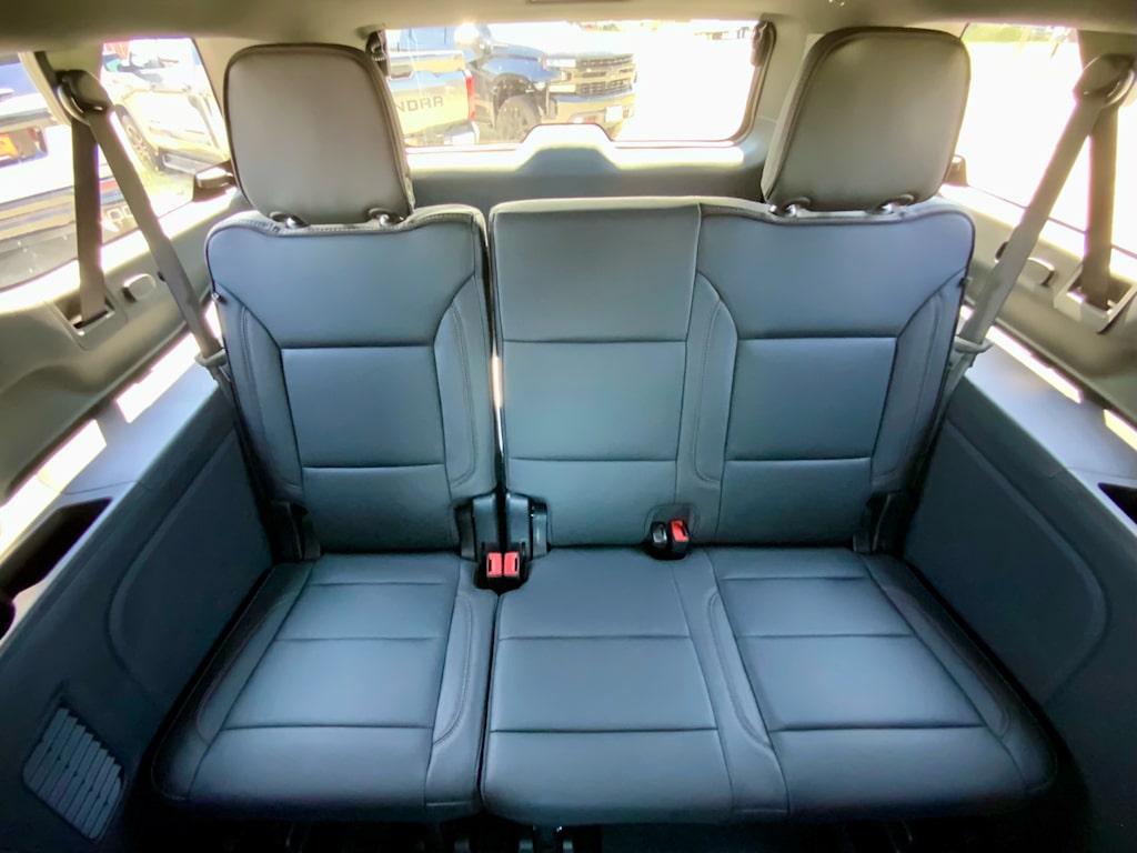 Thumbnail: 2026 Chevrolet Suburban - 32