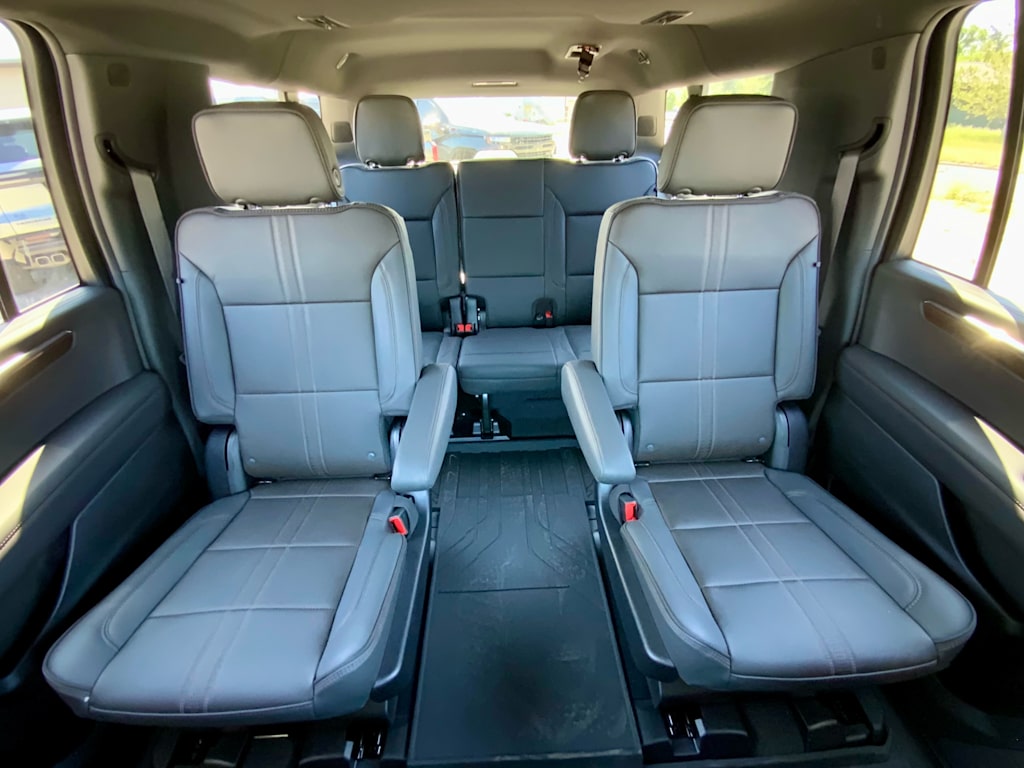 Thumbnail: 2026 Chevrolet Suburban - 33