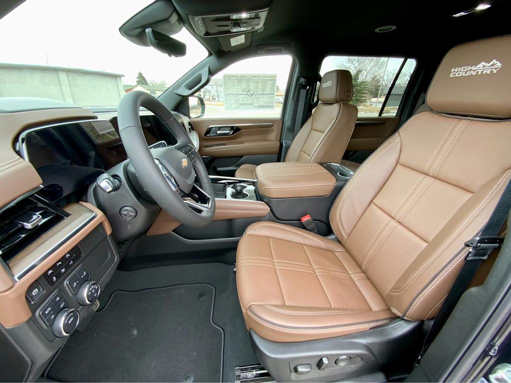 2025 Chevrolet Suburban High Country 10