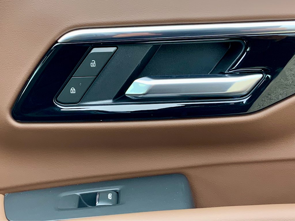 2025 Chevrolet Suburban High Country 38