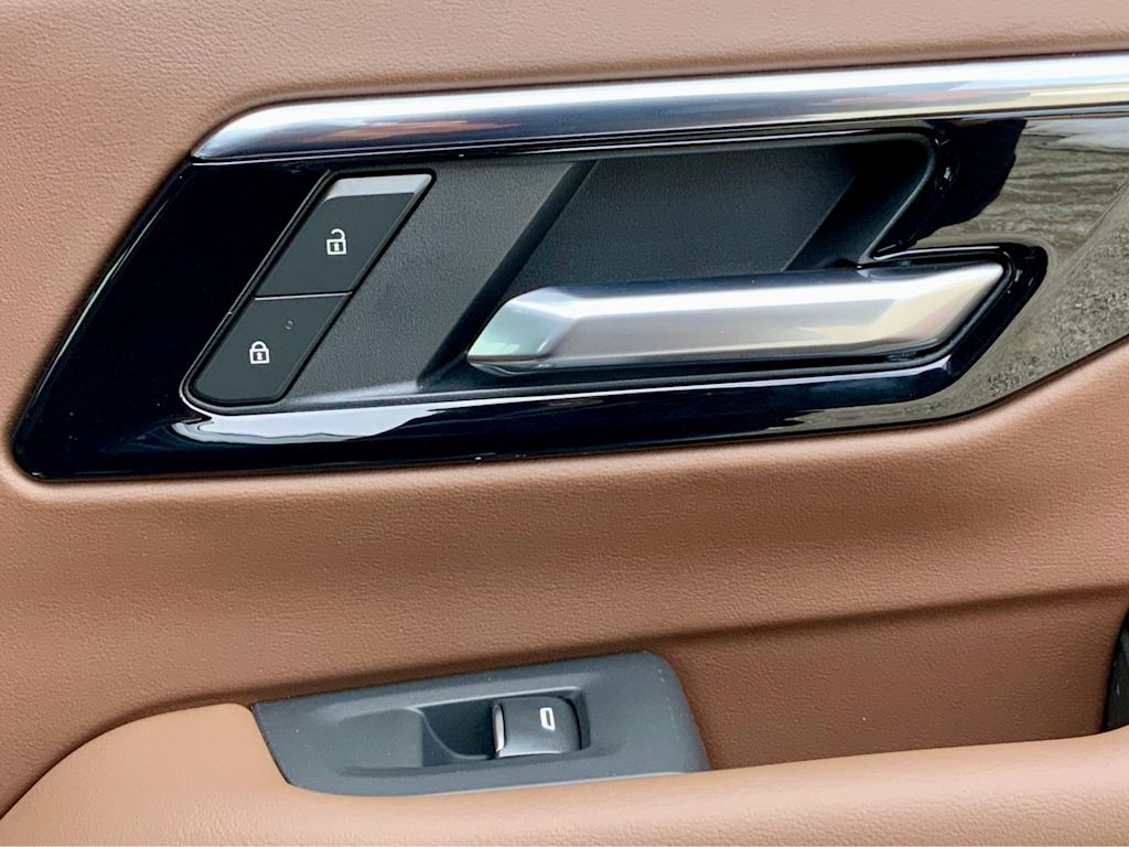 2025 Chevrolet Suburban High Country 39