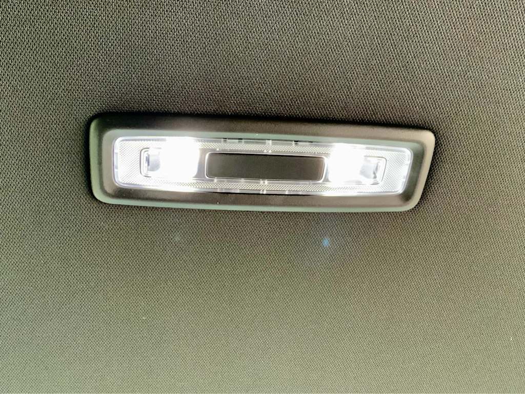 2025 Chevrolet Suburban High Country 18