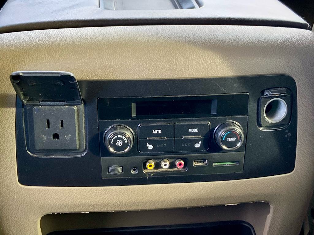 Thumbnail: 2015 Chevrolet Tahoe - 39