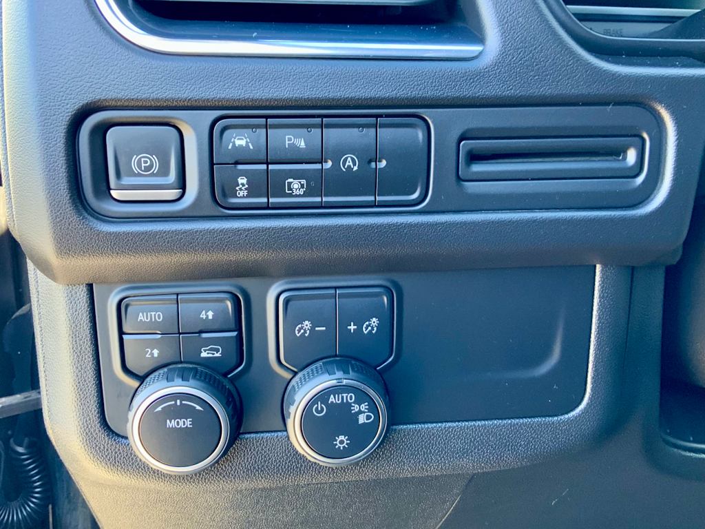 Thumbnail: 2023 Chevrolet Tahoe - 46