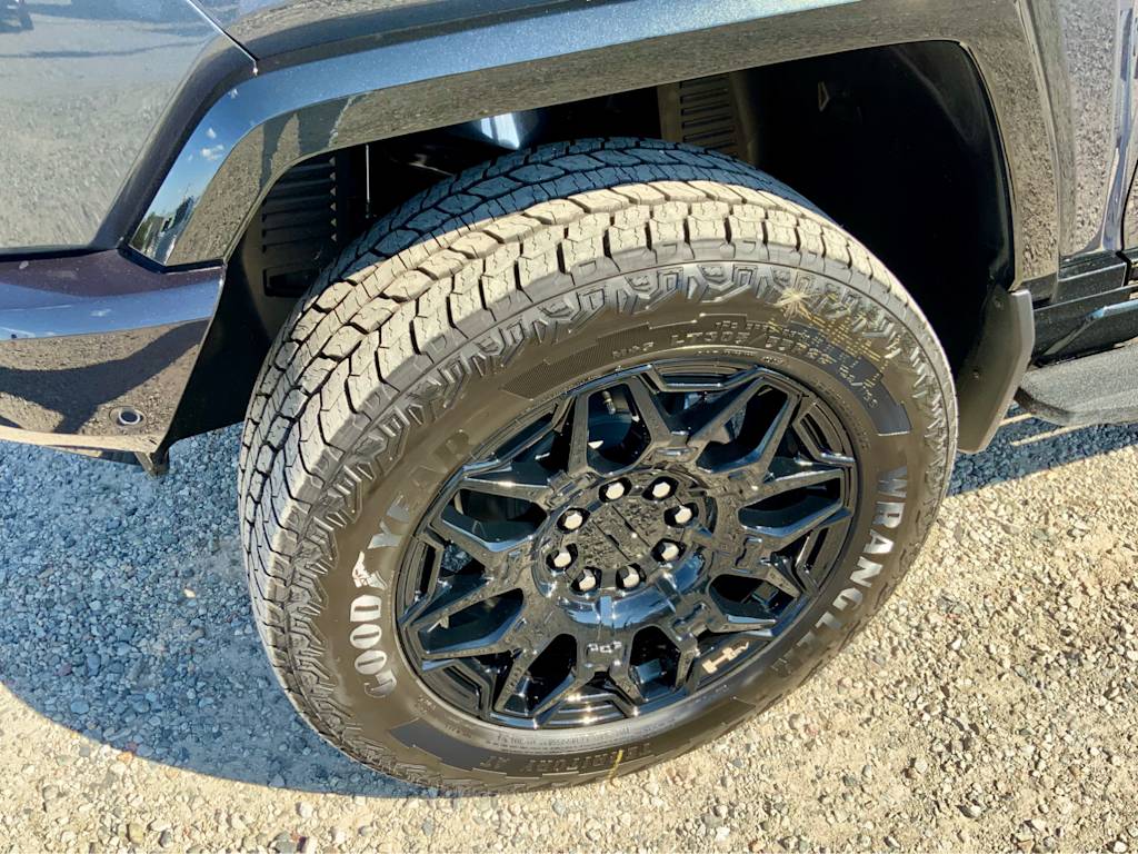 Thumbnail: 2025 GMC Hummer EV - 33