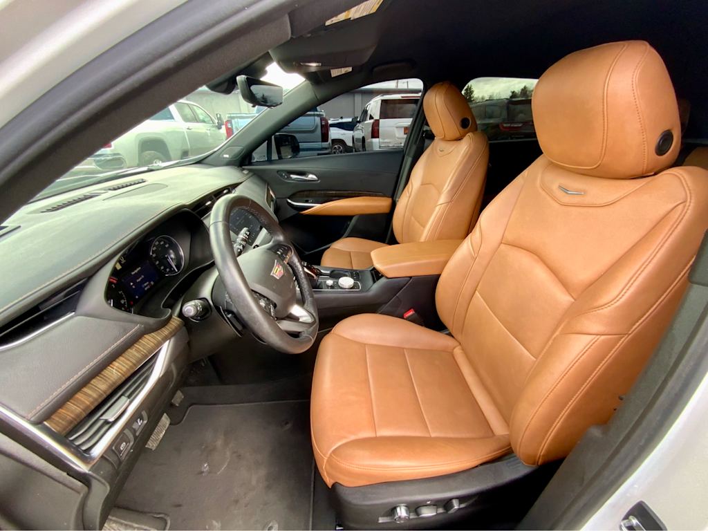 Thumbnail: 2021 Cadillac XT4 - 10